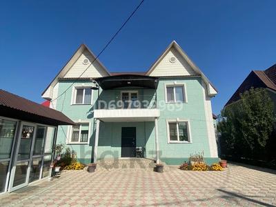 Жеке үй • 5 бөлмелер • 240 м² • 5 сот., мкр Акбулак, Доспанова 2, бағасы: 150 млн 〒 в Алматы, Алатауский р-н