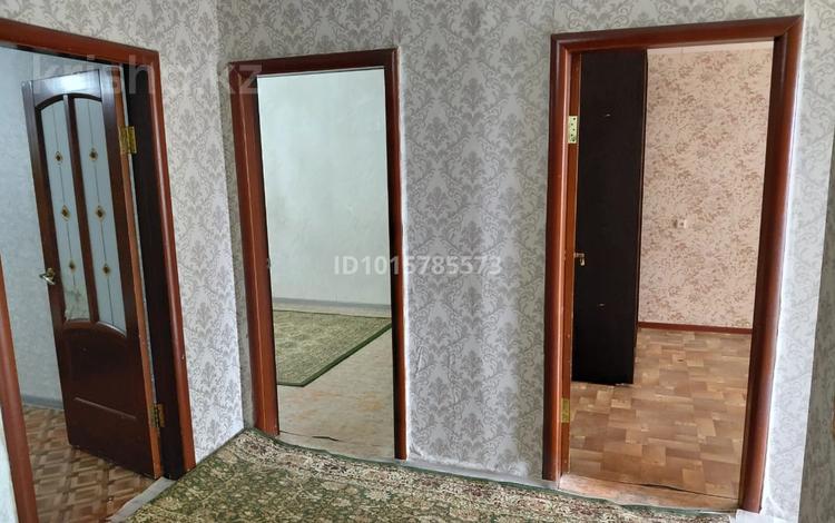 3-комнатная квартира · 63 м² · 5/5 этаж, мкр 5 112 за 150 000 ₸ в Актобе — фото 2
