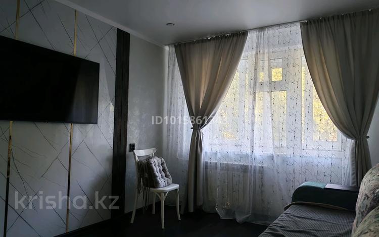 2-бөлмелі пәтер · 63 м² · 2/5 қабат, Абая 54/1 — Денвик магазин, бағасы: 180 000 ₸ в Уральске, мкр Школьник — фото 2