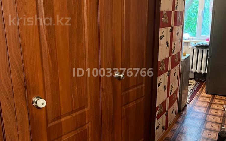 4-комнатная квартира · 63 м² · 1/5 этаж, Майкудук, 15й микрорайон 26 за 12 млн ₸ в Караганде, Алихана Бокейханова р-н — фото 2