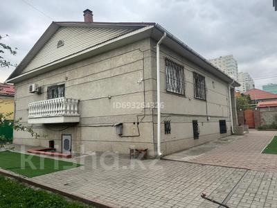 Отдельный дом • 8 комнат • 340 м² • 11 сот., мкр Мамыр-4 за 7 млн 〒 в Алматы, Ауэзовский р-н