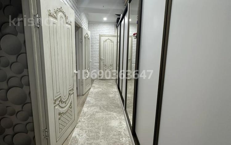 2-комнатная квартира, 65 м², 1/5 этаж помесячно, мкр Думан-2