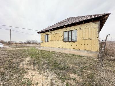 Продажа домов и дачи в Жетысу обл.: Отдельный дом · 4 комнаты · 105 м² · 10 сот., Жетыколь 17 за 20.5 млн 〒 Отдельный дом · 4 комнаты · 105 м² · 10 сот., Жетыколь 17 за 20.5 млн 〒 в Талдыкоргане