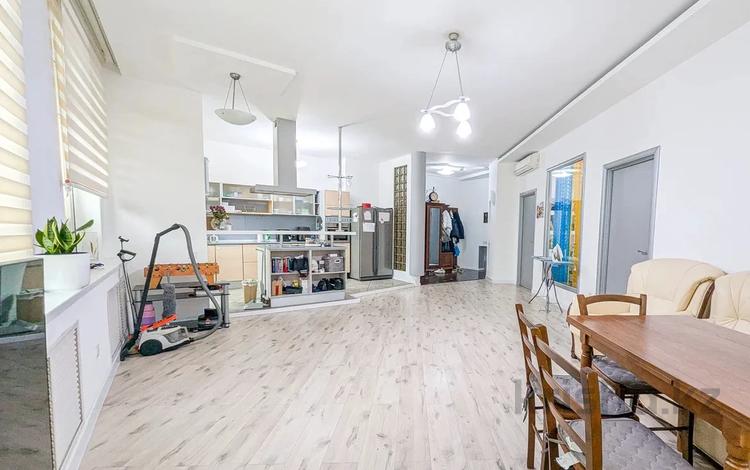 3-бөлмелі пәтер · 95.3 м² · 3/9 қабат, Достык 250, бағасы: 108 млн ₸ в Алматы, Медеуский р-н — фото 2