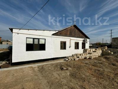 Отдельный дом · 3 комнаты · 120 м² · 10 сот., мкр Кокарна, Жанабай Акбердиев 63 — За рестораном Альфия за 12.5 млн 〒 в Атырау