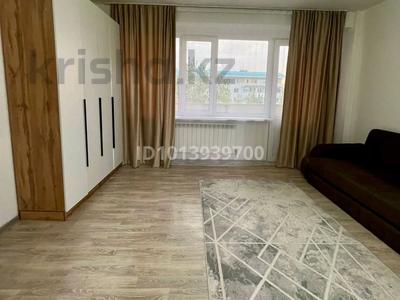 1-бөлмелі пәтер · 56 м² · 7/9 қабат, Микрорайон Алтын Ауыл 17, бағасы: 200 000 ₸ в Каскелене