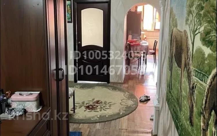 1-комнатная квартира · 52 м² · 4/10 этаж, Набережная 86 за 15 млн ₸ в Актобе, мкр. Курмыш — фото 7