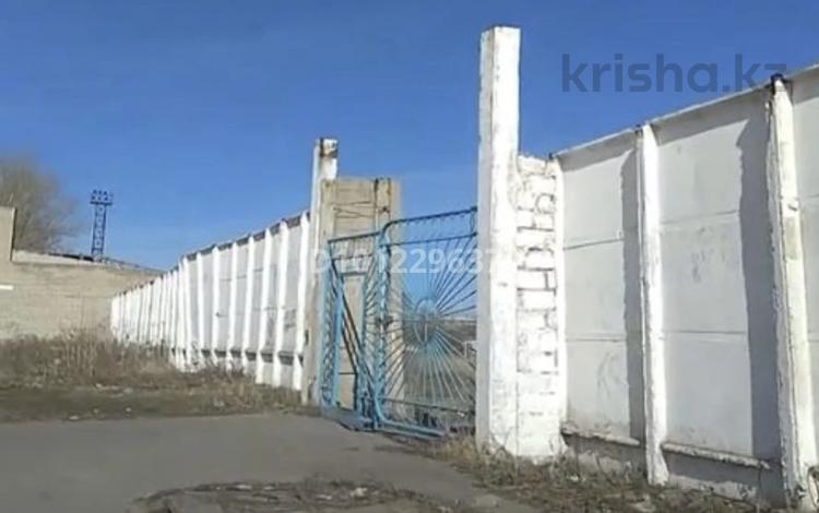Жер телімі · 200 сотық, Аблайхана 22 — Ул.Интернациональная, рядом с кафе Family sushi, бағасы: 300 млн ₸ в Щучинске — фото 2