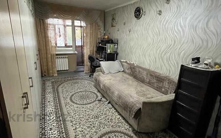 3-комнатная квартира · 55.4 м² · 2/5 этаж, Майкудук, 12й микрорайон 4 за 12.5 млн ₸ в Караганде, Алихана Бокейханова р-н — фото 2