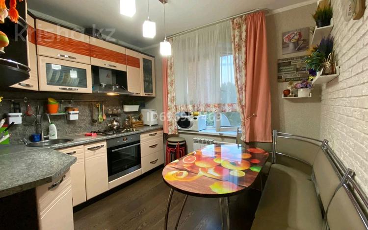 2-бөлмелі пәтер · 52 м² · 5/9 қабат, мкр Строитель, бағасы: 22 млн ₸ в Уральске — фото 2