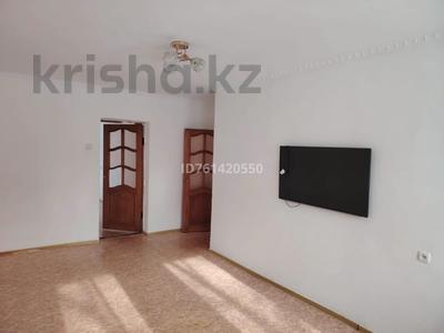 3-комнатная квартира · 58.2 м² · 1/5 этаж, Улица Жалантос батыр, 19 за 10 млн ₸ в Атырау, мкр Жилгородок