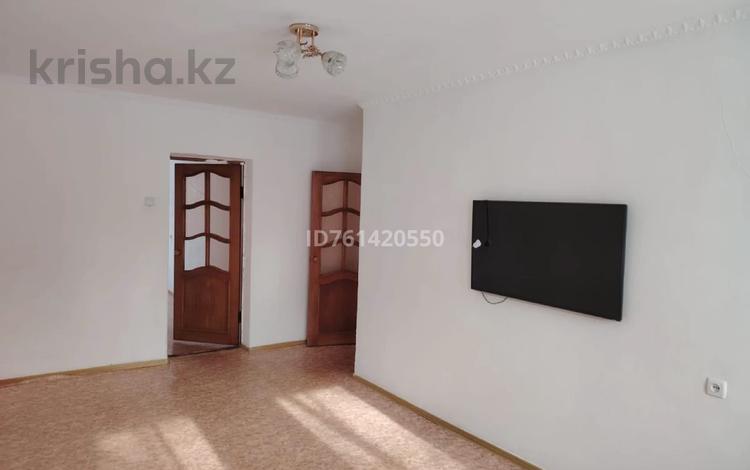 3-комнатная квартира · 58.2 м² · 1/5 этаж, Улица Жалантос батыр, 19 за 10 млн ₸ в Атырау, мкр Жилгородок — фото 2