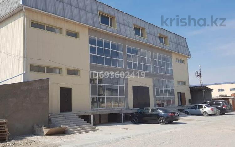 Свободное назначение, офисы, магазины и бутики, склады, салоны красоты, бани, гостиницы и зоны отдыха, медцентры и аптеки, образование, развлечения · 3000 м² за 550 млн 〒 в Актау — фото 9