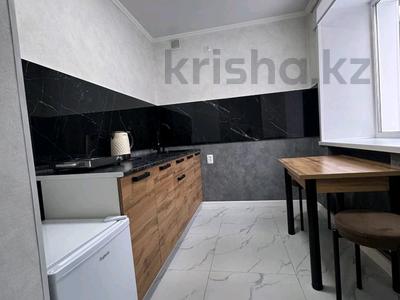 2-комнатная квартира · 45 м² · 3/5 этаж, мкр Михайловка , Касыма Аманжолова 17 — Сейфуллина, Кардиология, Макажанова, Онкология, Крылова, Акжан, Санад за 15 000 ₸ в Караганде, Казыбек би р-н