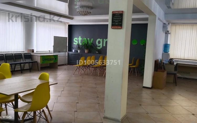 Свободное назначение, офисы, магазины и бутики, склады, общепит, салоны красоты, фитнес и спорт, образование, кабинеты и рабочие места, студии · 100 м² за 400 000 〒 в Уральске — фото 2