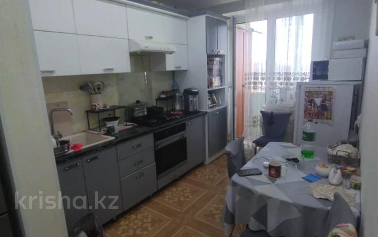 3-бөлмелі пәтер, 70 м², 8/9 қабат, мкр 4, бағасы: 22 млн 〒 в Уральске, мкр 4 — фото 22