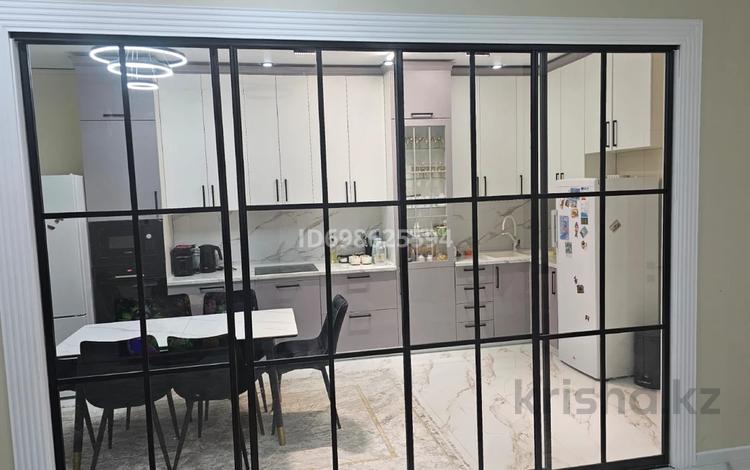 2-бөлмелі пәтер · 87 м² · 1/12 қабат, 4-й микрорайон 62, бағасы: 65 млн ₸ в Конаеве — фото 2