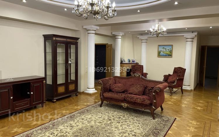 4-комнатная квартира, 160 м², 3/6 этаж, Курмангазы 143 за 150 млн 〒 в Алматы, Алмалинский р-н — фото 2