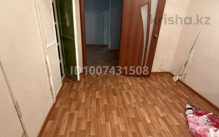 3-комнатная квартира · 48 м² · 5/5 этаж, мкр 5 — Есет батыра, недалеко от дастархана за 70 000 〒 в Актобе — фото 2