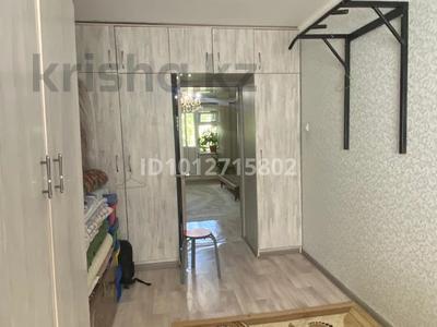 2-комнатная квартира · 45 м² · 4/5 этаж, мкр Акбулак 5 дом — рядом баласағұн за 14 млн ₸ в Таразе