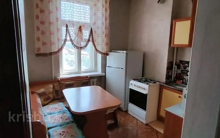 2-комнатная квартира, 45 м², 3/3 этаж помесячно, Толе би 38 — Гостиница Жамбыл за 150 000 〒 в Таразе — фото 2