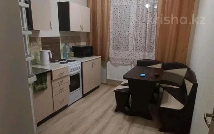 1-комнатная квартира · 60 м² · 3/5 этаж, мкр Центральный, Сырыма Датова 13 за 120 000 ₸ в Атырау — фото 2