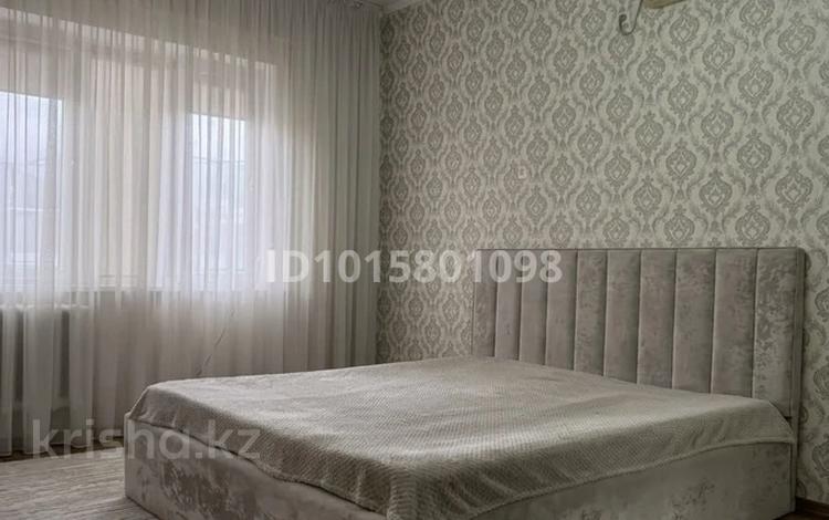 1-комнатная квартира · 45 м², Кылышбай акына 51 — Казыбек би за 150 000 ₸ в Таразе — фото 2