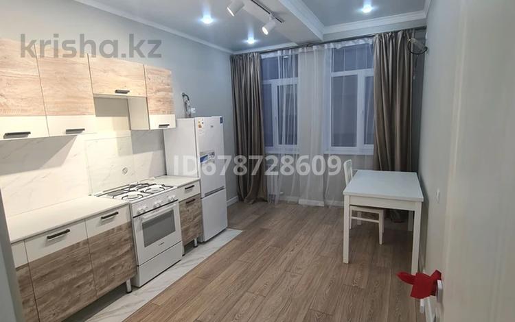 1-комнатная квартира, 41 м², 1/5 этаж помесячно, мкр Самал, Мкрн Самал 15 за 160 000 〒 в Атырау, мкр Самал — фото 3