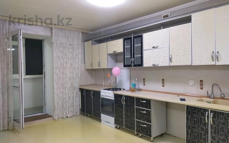 2-комнатная квартира · 63 м² · 3/10 этаж, Старый город, Набережная/Кунаева за 110 000 ₸ в Актобе — фото 2