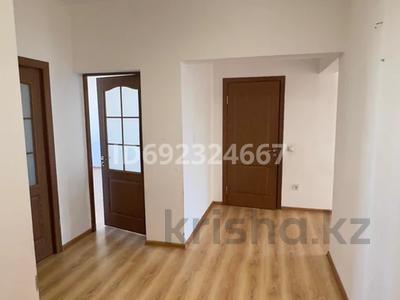 2-бөлмелі пәтер · 76.3 м² · 9/9 қабат, мкр Аксай-4 121, бағасы: 49 млн ₸ в Алматы, Ауэзовский р-н