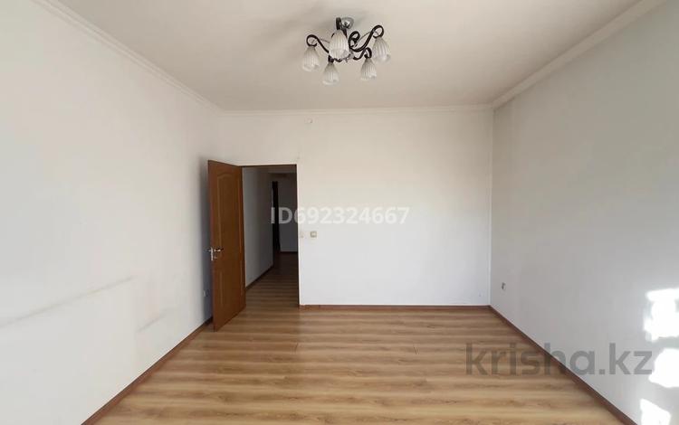2-комнатная квартира, 76.3 м², 9/9 этаж, мкр Аксай-4 121 за 44.6 млн 〒 в Алматы, Ауэзовский р-н — фото 7