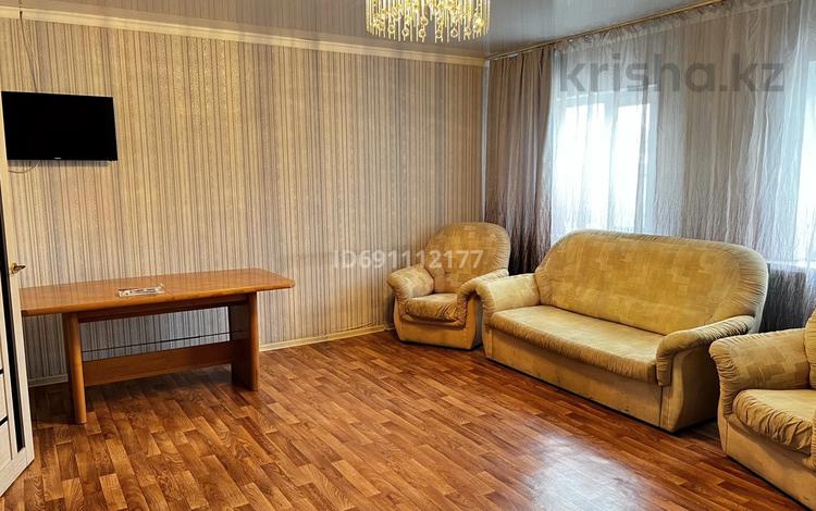 4-комнатная квартира, 85 м² посуточно, Ауэзова 164 за 30 000 〒 в Щучинске — фото 2