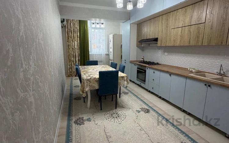 3-комнатная квартира · 96 м² · 3/9 этаж, 19-й мкр 43 за 37 млн ₸ в Актау — фото 2