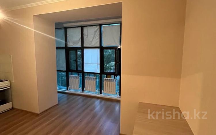 2-бөлмелі пәтер · 85 м² · 1/5 қабат, Алтын орда ш/а. 10Г, к 1 — Таулсыздык 16, бағасы: 135 000 ₸ в Актобе, мкр. Алтын орда — фото 2