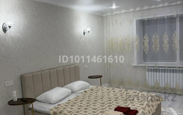 1-комнатная квартира · 51 м² · 1/5 этаж, мкр Северо-Восток, Улица Циолковского, 5а к1 5А за 15 000 ₸ в Уральске — фото 2