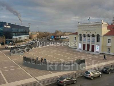 2-бөлмелі пәтер · 46.5 м² · 3/3 қабат, Сатпаева 4 — На площади Металлургов, напротив управления корпорации Казахмыс, бағасы: 17 млн ₸ в Жезказгане