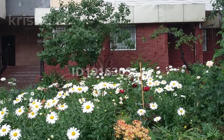 3-комнатная квартира · 72 м² · 12/12 этаж, мкр Самал-1 31 за 450 000 ₸ в Алматы, Медеуский р-н — фото 2
