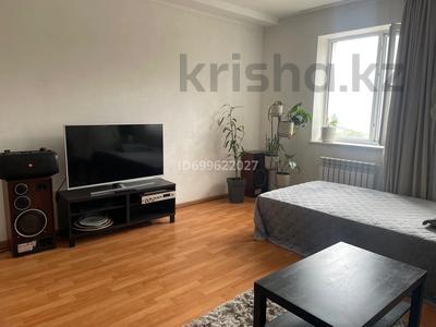 Дом · 7 комнат · 200 м², мкр Таусамалы 98 — Центральная за 80 000 〒 в Алматы, Наурызбайский р-н