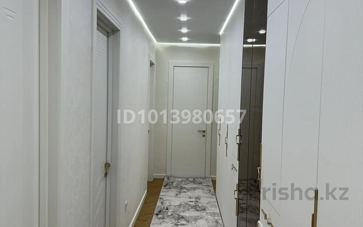 3-комнатная квартира · 85.2 м² · 2/5 этаж, мкр Юго-Восток, Степной 2 14/5 — проспект Республика за 55 млн ₸ в Караганде, Казыбек би р-н — фото 10