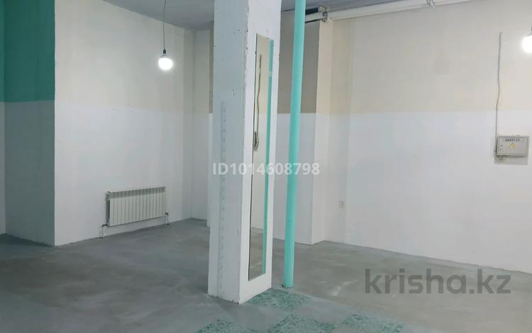 Магазины и бутики · 30 м² за 300 000 ₸ в Астане, Сарайшык р-н — фото 2