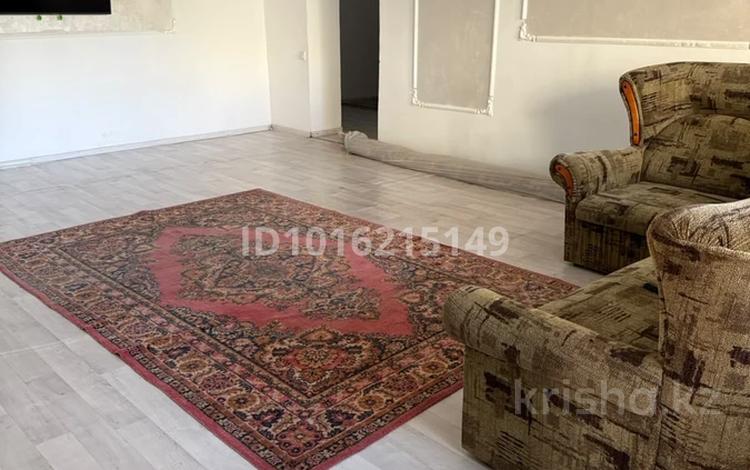 4-комнатная квартира · 100 м² · 1/5 этаж, Камзина 114а за 200 000 ₸ в Павлодаре — фото 2