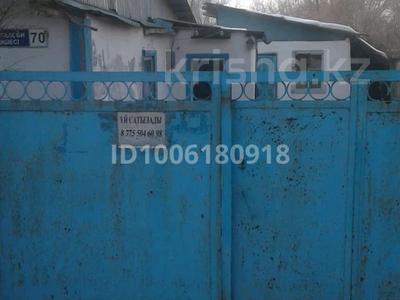 Жеке үй · 4 бөлме · 45 м² · 10 сот., Балпык би 70 — Дом находится в центре Карабулака можно под бизнес построить дом или, бағасы: 4 млн 〒