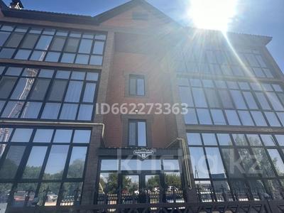 3-комнатная квартира · 100 м² · 3 этаж, Рыскулбекова — Самый центр , парк Кирова за 32 000 〒 в Уральске