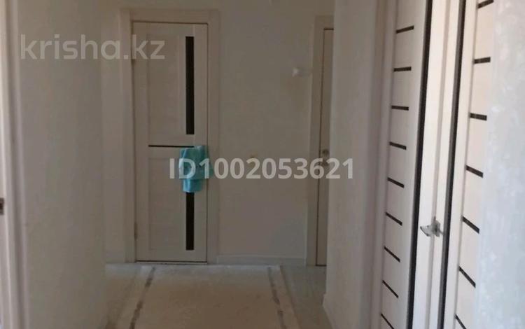 3-бөлмелі пәтер · 67 м² · 8/9 қабат, мкр 11 105 — рядом 35,37,32 школы детсад, бағасы: 19 млн ₸ в Актобе — фото 2
