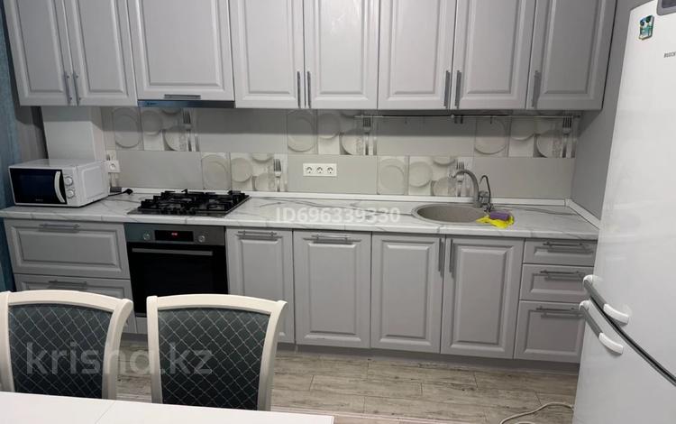 2-бөлмелі пәтер · 63 м² · 4/9 қабат, Ақсай-4 ш/а., бағасы: 350 000 ₸ в Алматы, Ауэзовский р-н — фото 2