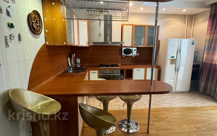 2-комнатная квартира · 80 м² · 7/9 этаж, проспект Каныша Сатпаева 27 за 250 000 ₸ в Атырау — фото 2