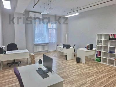 Офисы · 43 м² за 370 000 ₸ в Астане, Есильский р-н