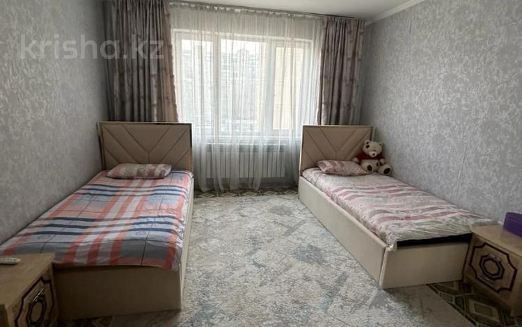 2-комнатная квартира, 78 м², 5/9 этаж, мкр Аксай-1А 18 за 42 млн 〒 в Алматы, Ауэзовский р-н — фото 2