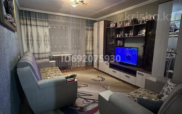 3-комнатная квартира, 60.8 м², 4/6 этаж, Шугаева за 23 млн 〒 в Семее — фото 2