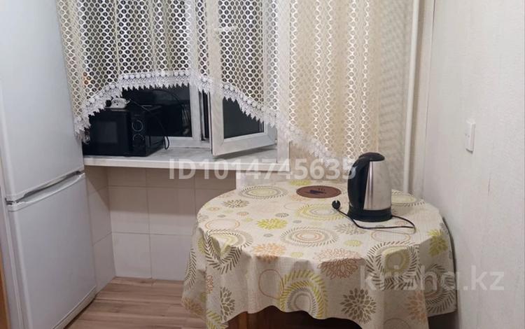 2-комнатная квартира · 46 м² · 2/5 этаж, 6й микрорайон — Вокзал за 15 000 ₸ в Караганде, Казыбек би р-н — фото 3